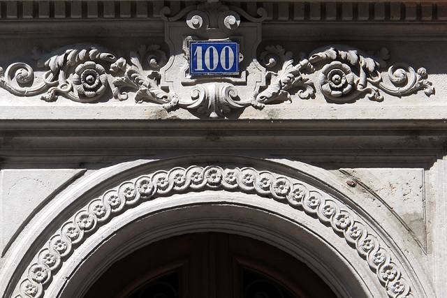 100, cent - A Lyon, quartier de la Presqu'Ile, Rhône, France