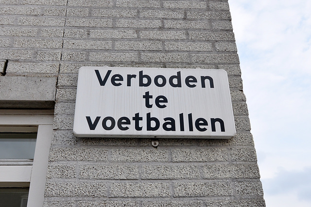 Verboden te voetballen