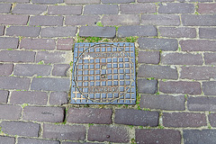 Mini manhole cover