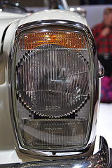 Techno Classica 2011 – Mercedes-Benz 220D headlight