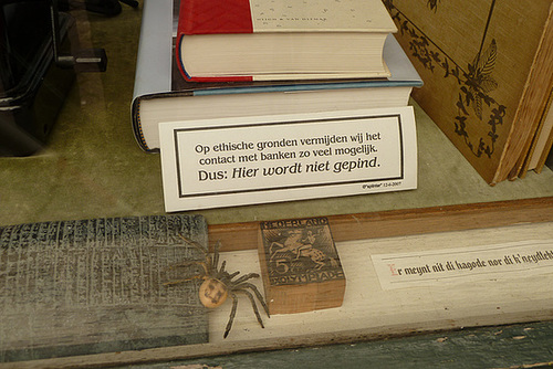 On ethical grounds we avoid contact with banks as much as possible. Therefore: you cannot pay with bank cards here.