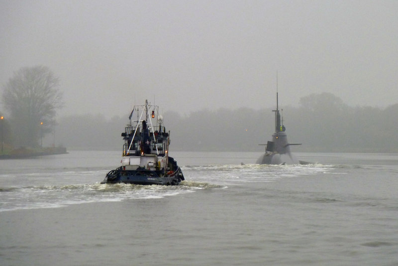 Rendsburger Hochbrücke – Tug Vorwärts & German Navy U32