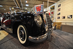 Techno Classica 2011 – Mercedes-Benz with flag