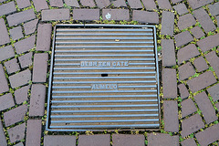 Manhole cover of the Ten Cate Bros.