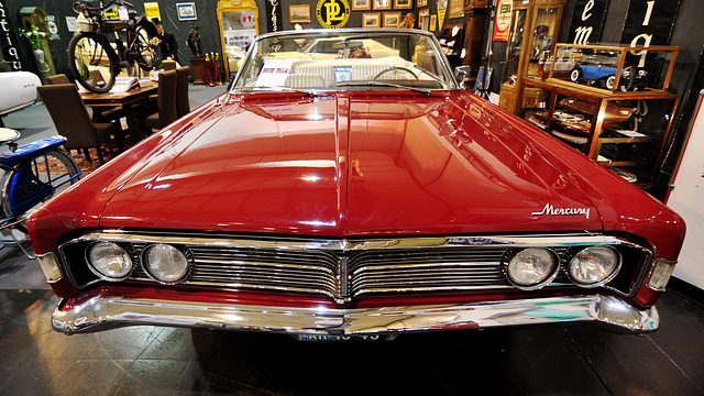 Techno Classica 2011 – 1966 Mercury S55 Convertible