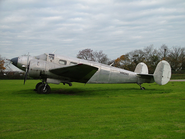 N96240 Beech 18