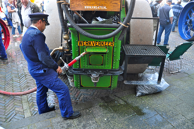 Dordt in Stoom 2012 – Filling up with lead-free high-octane water