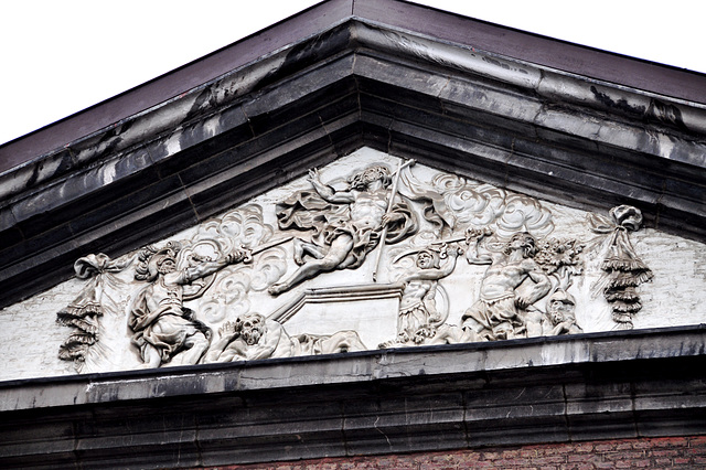 Tympanum of the Student Services Centre of Maastricht University