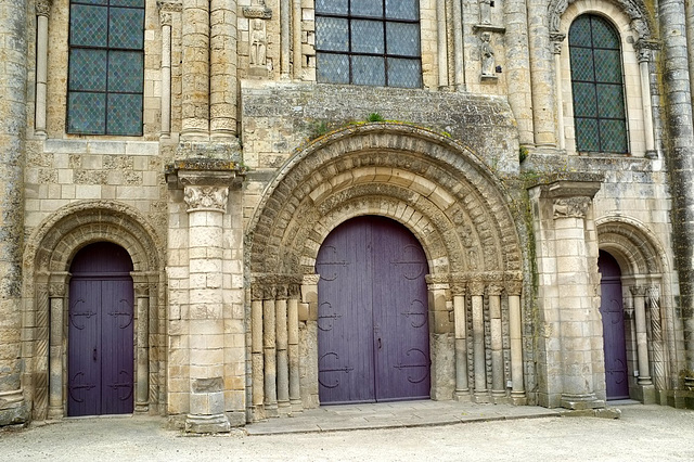 Portail de l'abbatiale de St-Jouin-de-Marnes - Deux-Sèvres