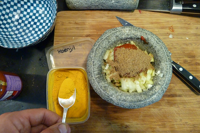 Cooking a simple Indonesian curry 5