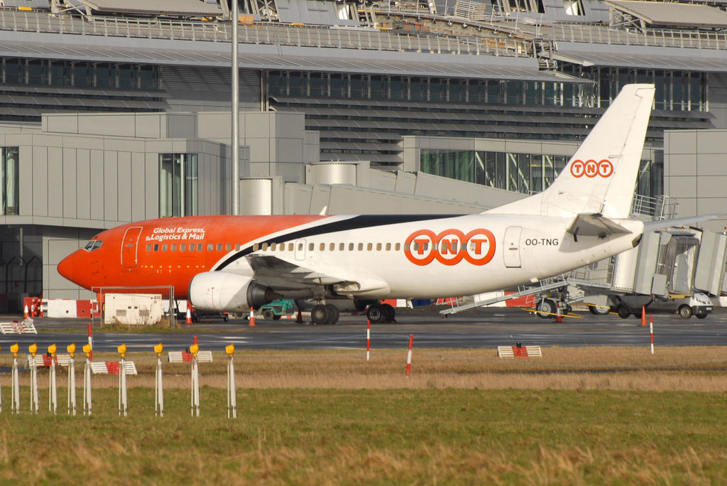 OO-TNG B737-3Y0F TNT Airways