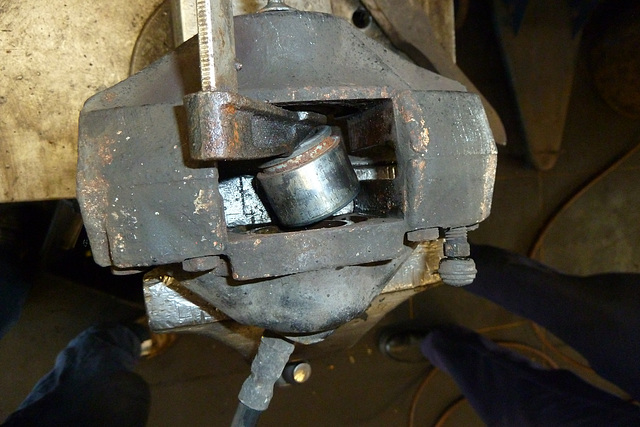Rear brake calipher