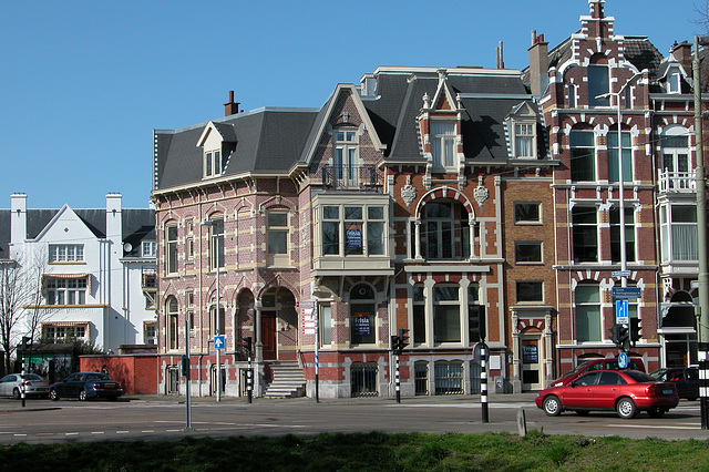 Houses on the corner of the Groothertoginnelaan and Stadhouderslaan