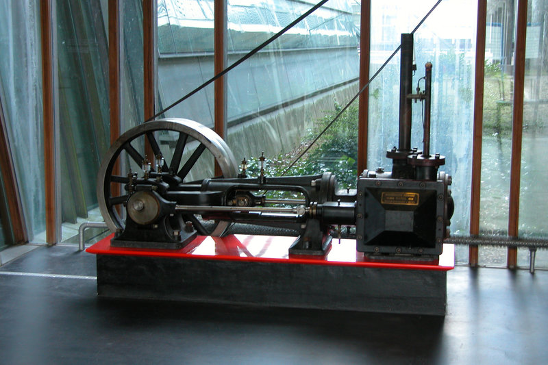 Old pump used by the Physics department of Leiden University