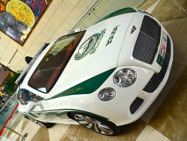 Dubai 2013 – Dubai International Motor Show – Bentley police car