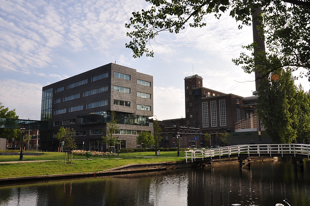 City Council ofﬁce building and Power Station