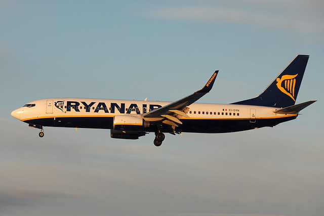 EI-DYN B737-8AS Ryanair