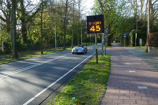 Old Volkswagen drives 45 km/h