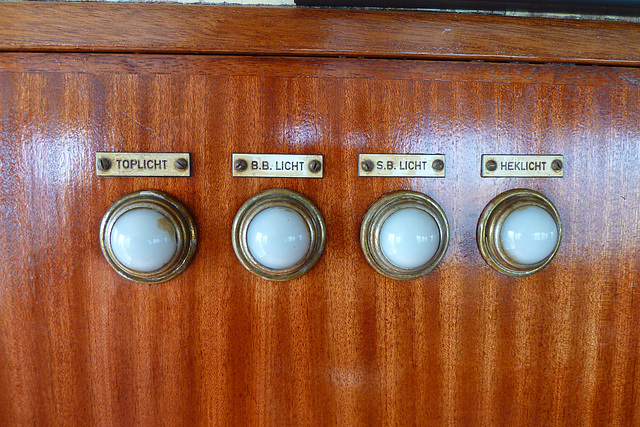 Control lights on the bridge