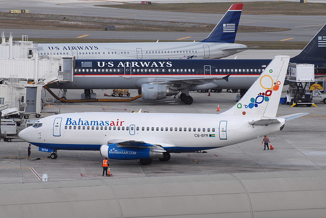 C6-BFM B737-2K5 Bahamasair