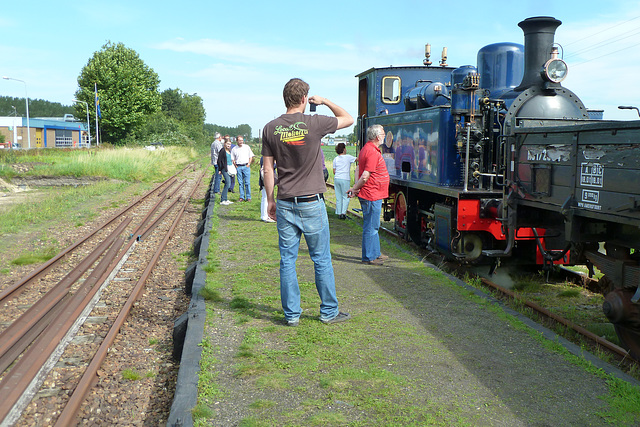 Travelling with the steam tram from Hoorn to Medemblik – Taking pictures