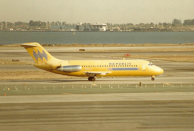 N9352 DC-9-15RC Republic Airlines