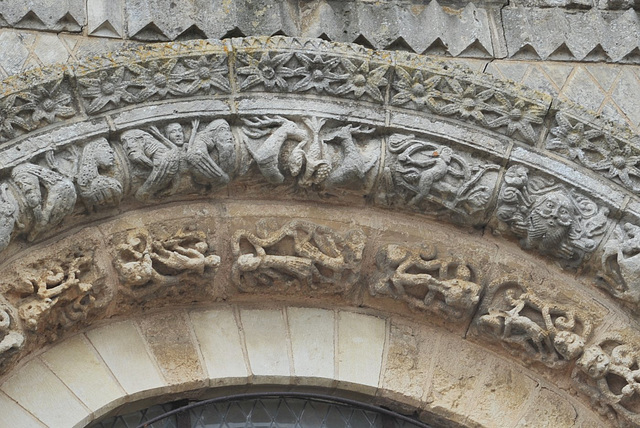 Voussures de l'abbatiale de St-Jouin-de-Marnes