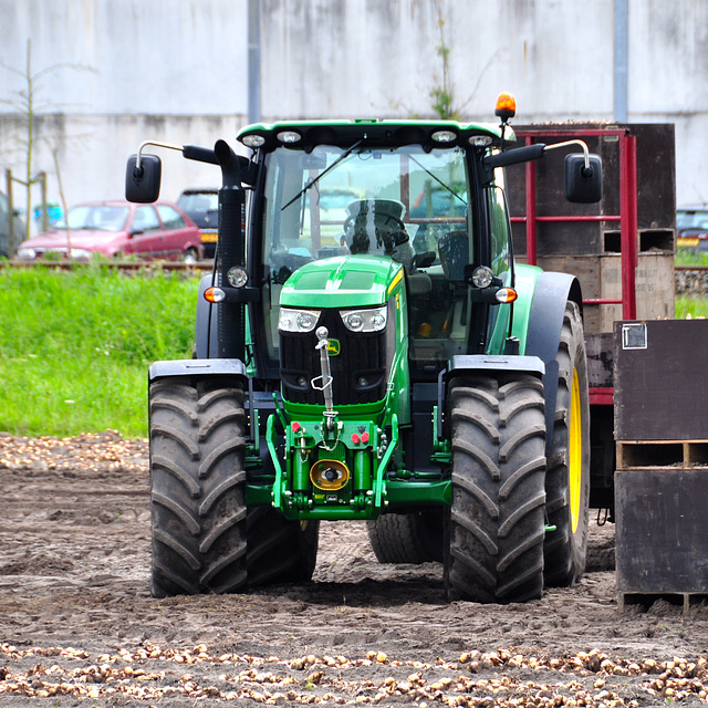 John Deere 6210 R tractor