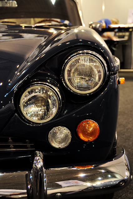 Techno Classica 2011 – Jensen headlight