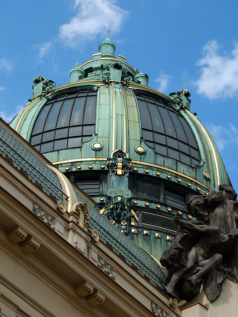 Prague X10 Opera House 1