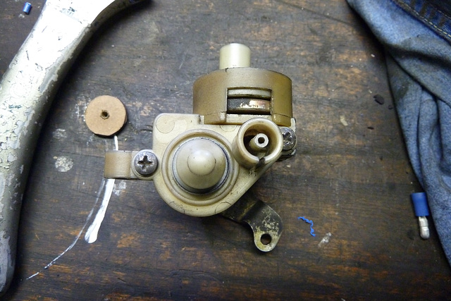 Vacuum Control Valve used on Mercedes-Benz diesels Vacuum Control Valve used on Mercedes-Benz diesels