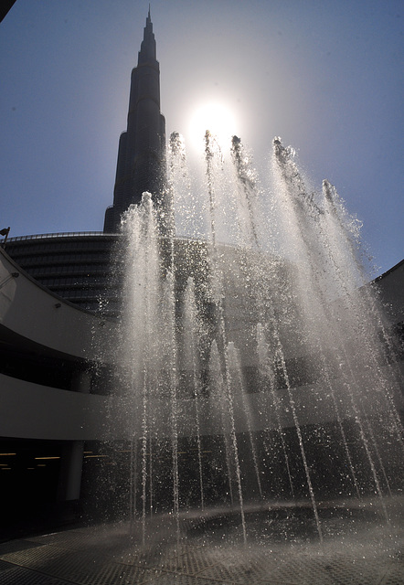 Dubai 2012 – Burj Khalifa with some fountains