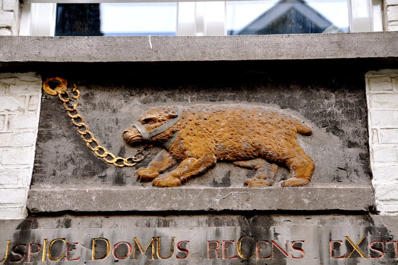 Gable stone of a bear