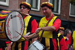 Leidens Ontzet 2011 – Parade – Steltenlopers van Merchtem