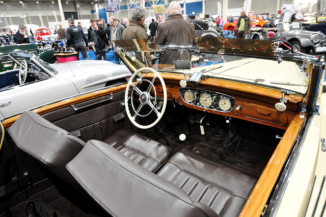 Dashboard of an old Mercedes-Benz