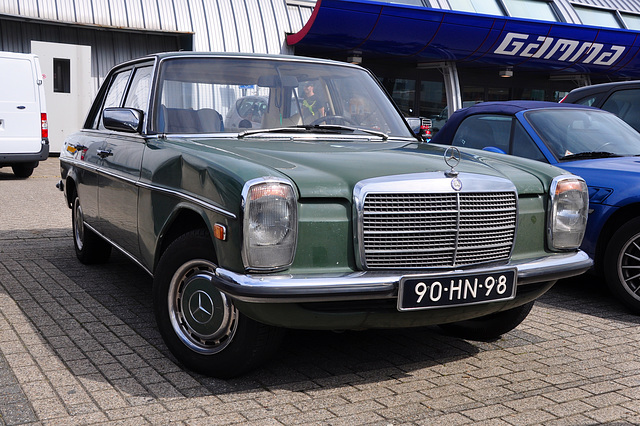 1975 Mercedes-Benz 200 D