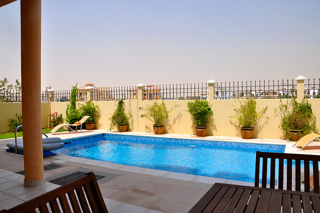 Dubai 2012 – Empty pool
