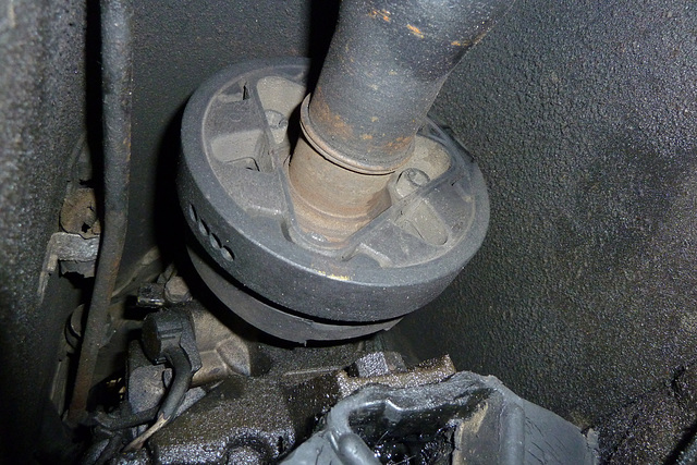 Vibration damper in the driveshaft