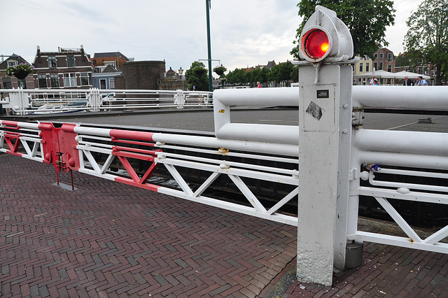 Tug Lauwersmeer entering the harbour of Leiden