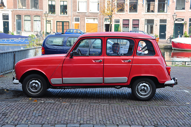 1986 Renault Quatrelle GTL for a giant