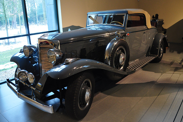 Louwman Museum – 1932 Marmon Sixteen Lebaron Convertible Coupe