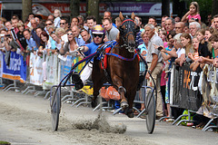 Short-track harness racing in 10 shots – number 2