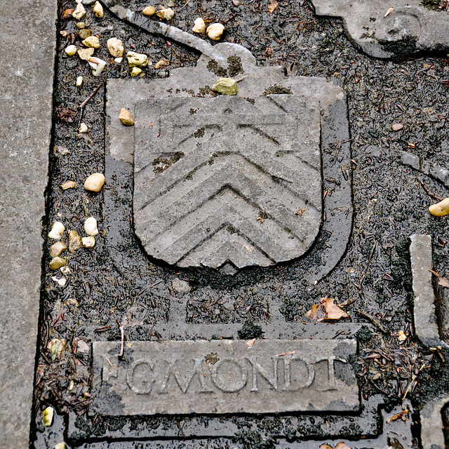 De Oude Toren Ruïne – Egmont coat of arms