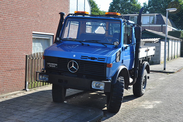 Mercedes-Benz Unimog 1200