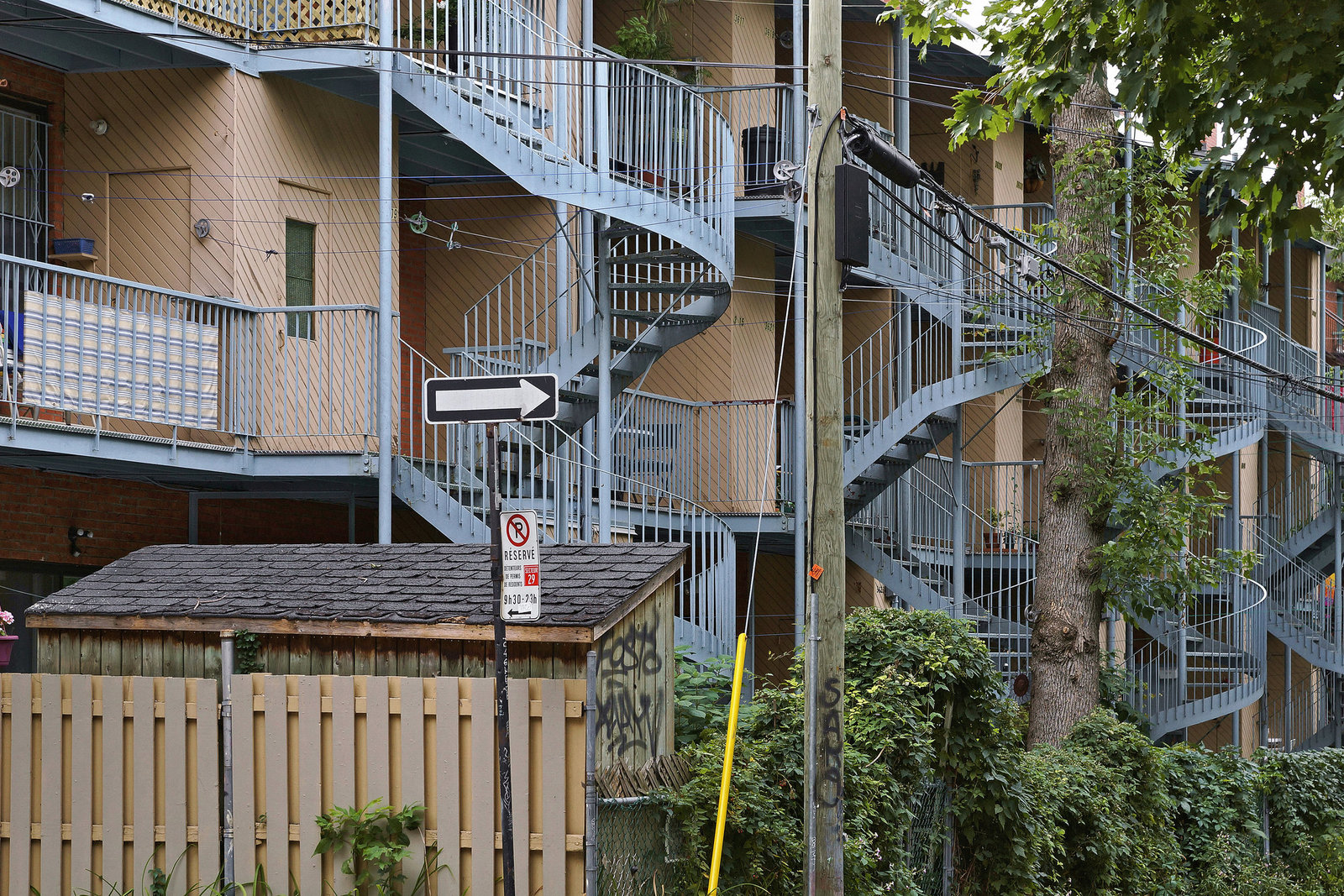 Back Staircases – Jeanne Mance above Prince Arthur, Montréal, Québec