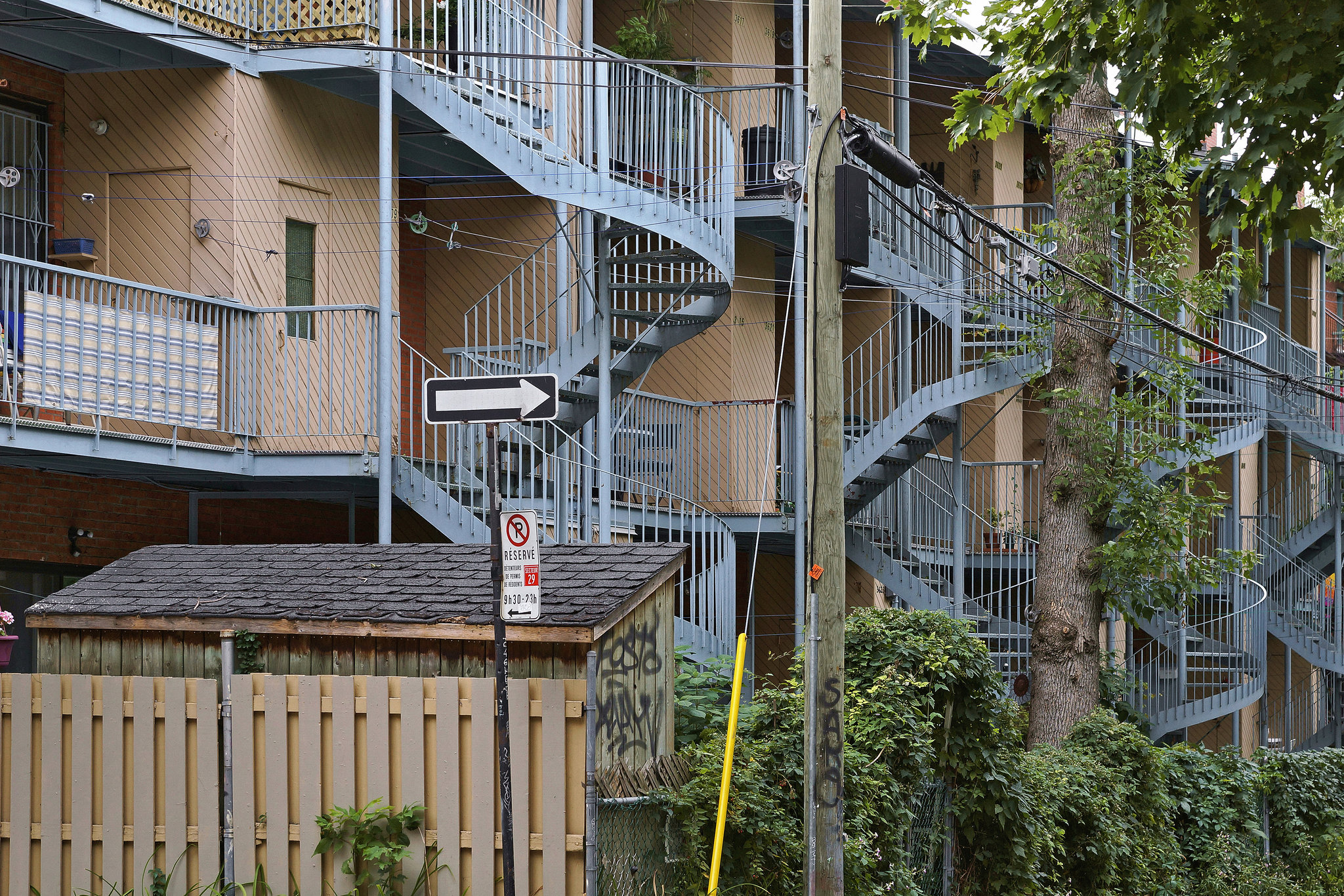 Back Staircases – Jeanne Mance above Prince Arthur, Montréal, Québec