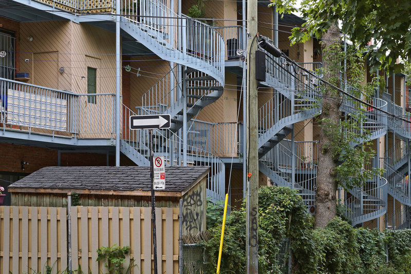 Back Staircases – Jeanne Mance above Prince Arthur, Montréal, Québec