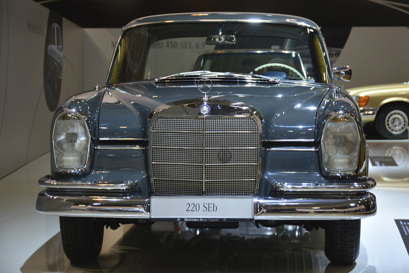 Techno Classica 2013 – Mercedes-Benz 220 SEb