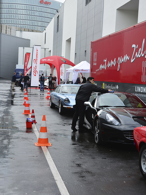 Techno Classica 2013 – Keep your car dry