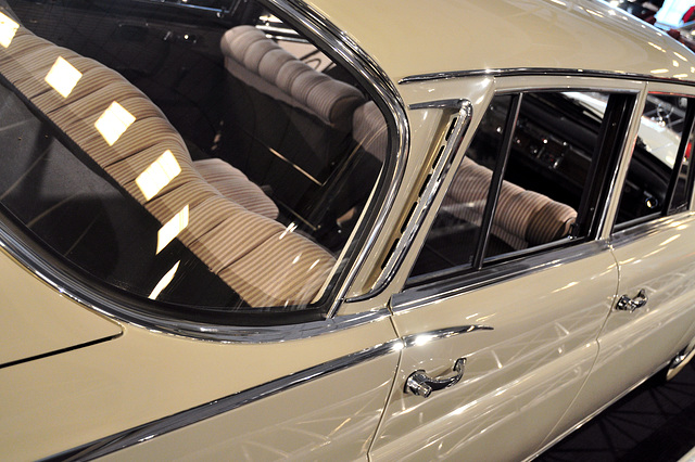 Interclassic & Topmobiel 2011 – 1963 Mercedes-Benz 220 S chromy C pillar